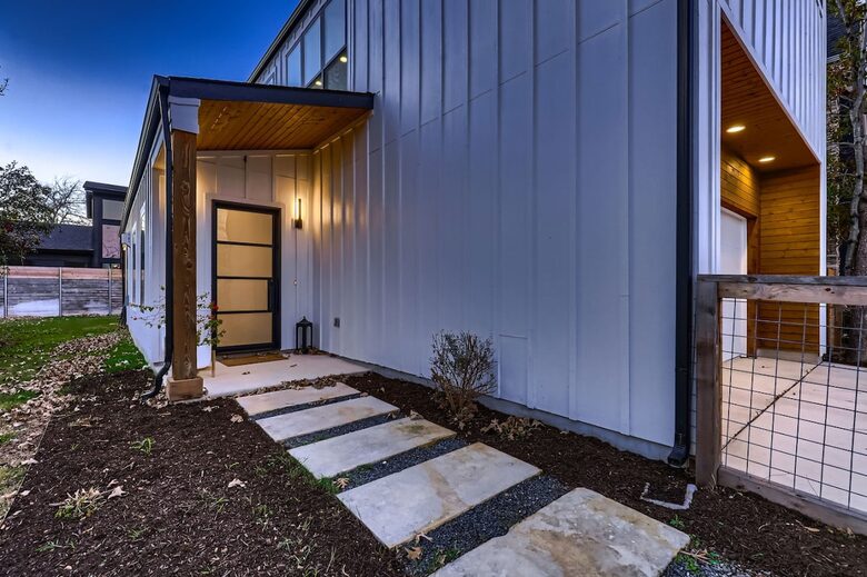 Ivory Farmhouse: Modern Comfort in Historic Georgetown - Georgetown, Texas