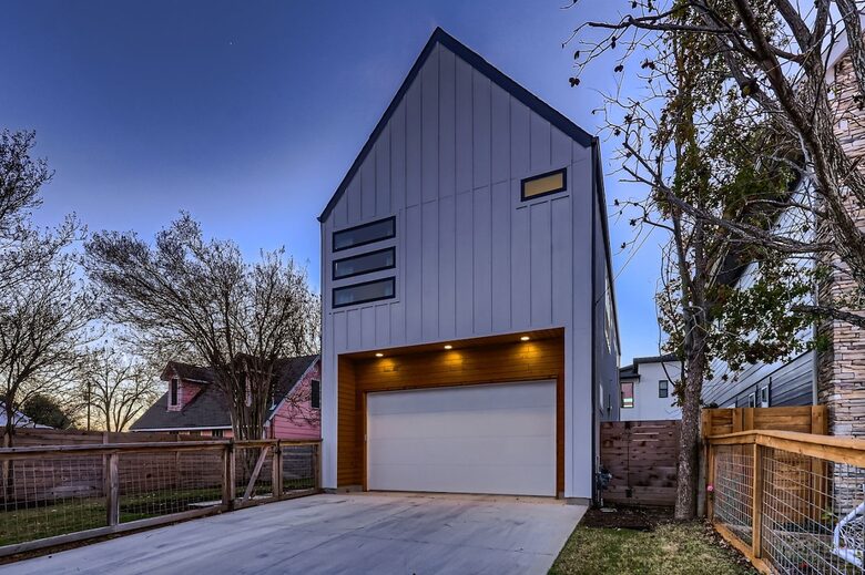 Ivory Farmhouse: Modern Comfort in Historic Georgetown - Georgetown, Texas