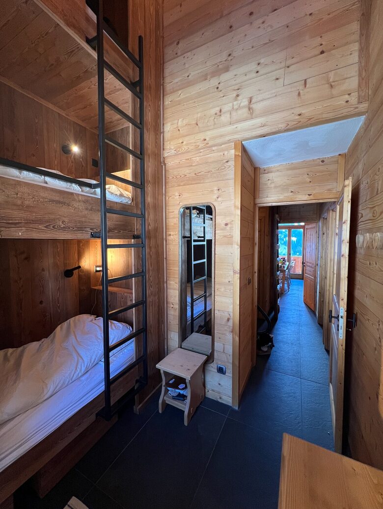 Elegant Chalet Apartment with Ski-In/Ski-Out Access - Sainte-Foy-Tarentaise, France