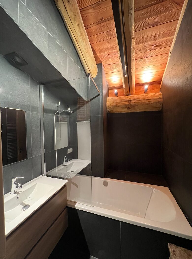 Elegant Chalet Apartment with Ski-In/Ski-Out Access - Sainte-Foy-Tarentaise, France