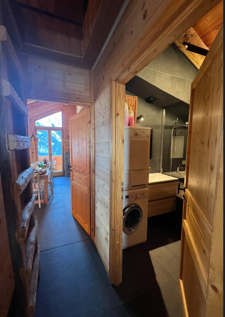 Elegant Chalet Apartment with Ski-In/Ski-Out Access - Sainte-Foy-Tarentaise, France