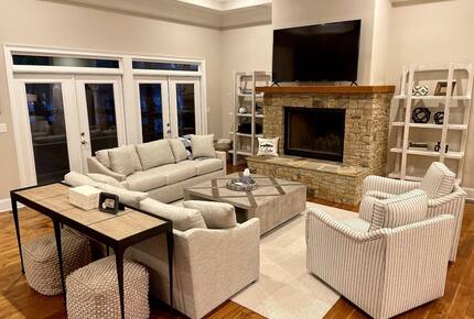 Elegant Lakefront Escape with Private Double Dock - Gainesville, Georgia