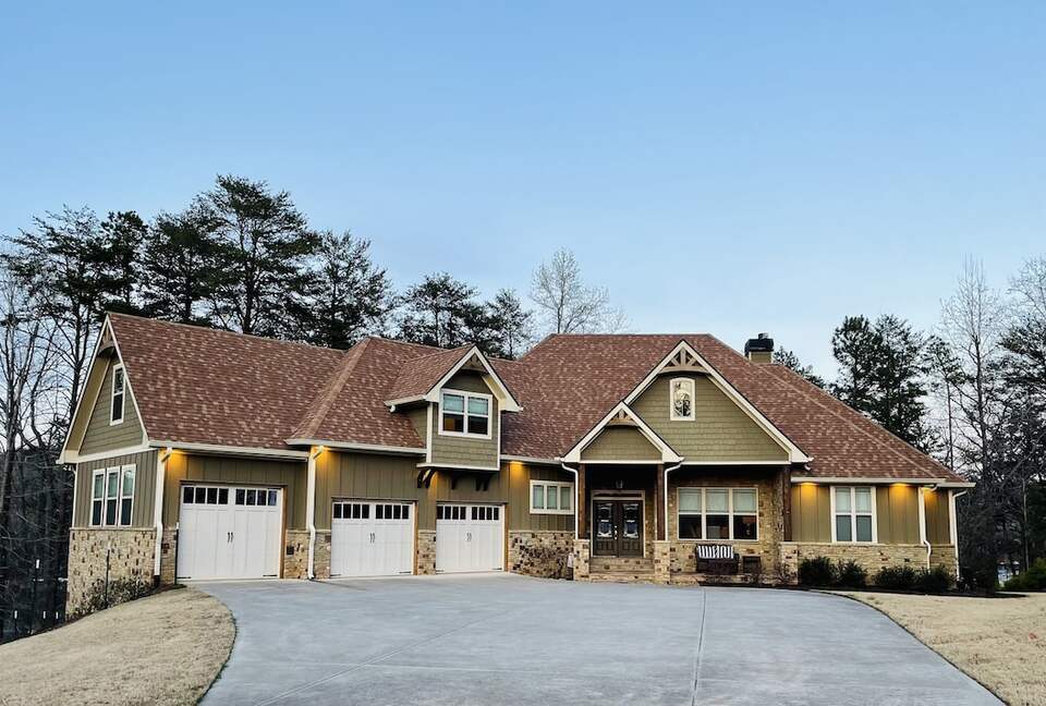 Elegant Lakefront Escape with Private Double Dock - Gainesville, Georgia