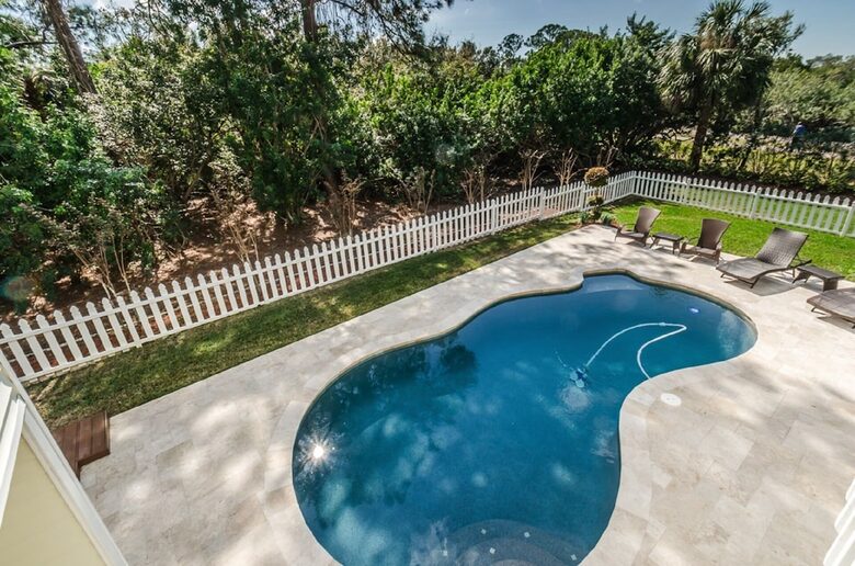 Elegant Palm Harbor Escape with Poolside Serenity - Palm Harbor, Florida