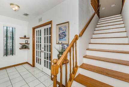 Elegant Palm Harbor Escape with Poolside Serenity - Palm Harbor, Florida