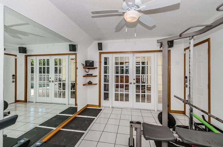 Elegant Palm Harbor Escape with Poolside Serenity - Palm Harbor, Florida