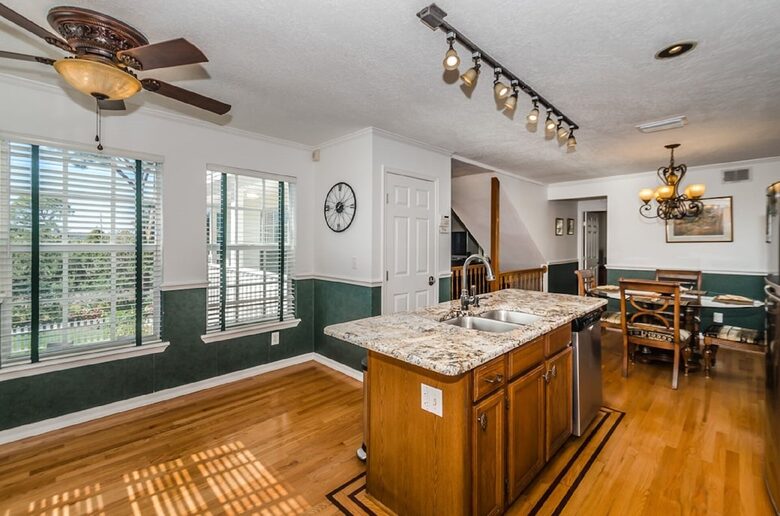 Elegant Palm Harbor Escape with Poolside Serenity - Palm Harbor, Florida