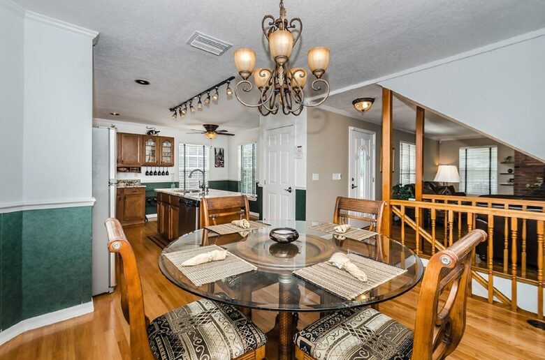 Elegant Palm Harbor Escape with Poolside Serenity - Palm Harbor, Florida