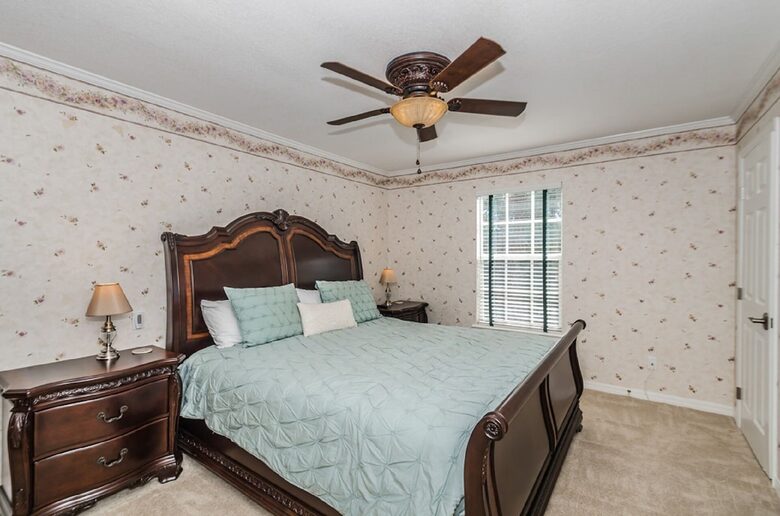 Elegant Palm Harbor Escape with Poolside Serenity - Palm Harbor, Florida