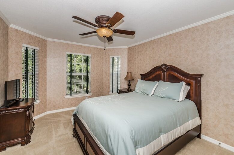 Elegant Palm Harbor Escape with Poolside Serenity - Palm Harbor, Florida