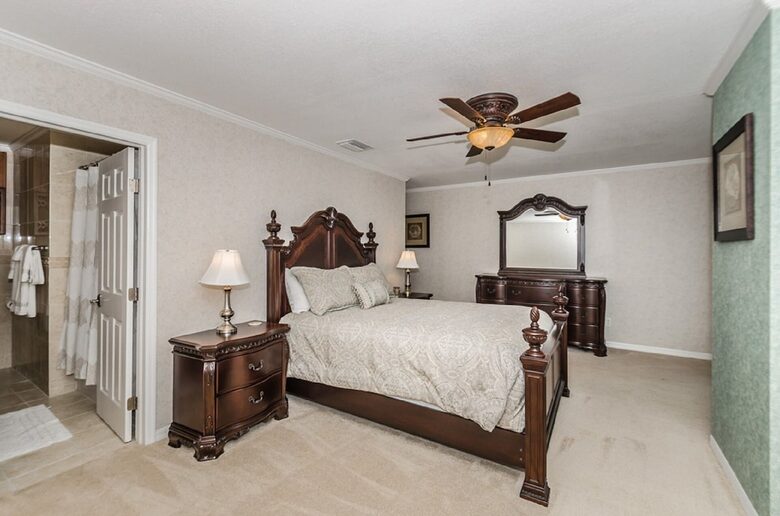 Elegant Palm Harbor Escape with Poolside Serenity - Palm Harbor, Florida