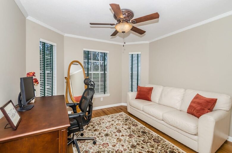 Elegant Palm Harbor Escape with Poolside Serenity - Palm Harbor, Florida
