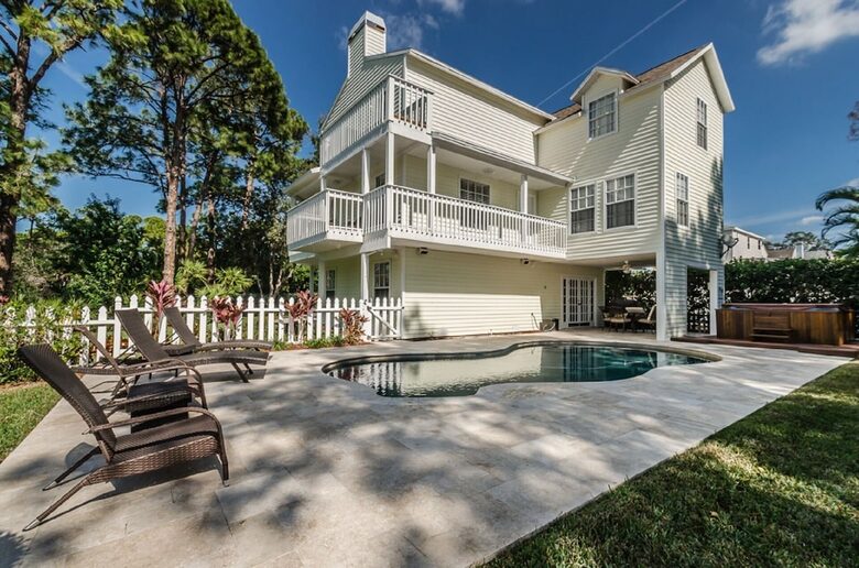 Elegant Palm Harbor Escape with Poolside Serenity - Palm Harbor, Florida