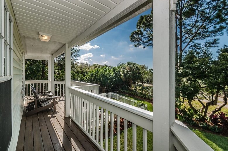 Elegant Palm Harbor Escape with Poolside Serenity - Palm Harbor, Florida