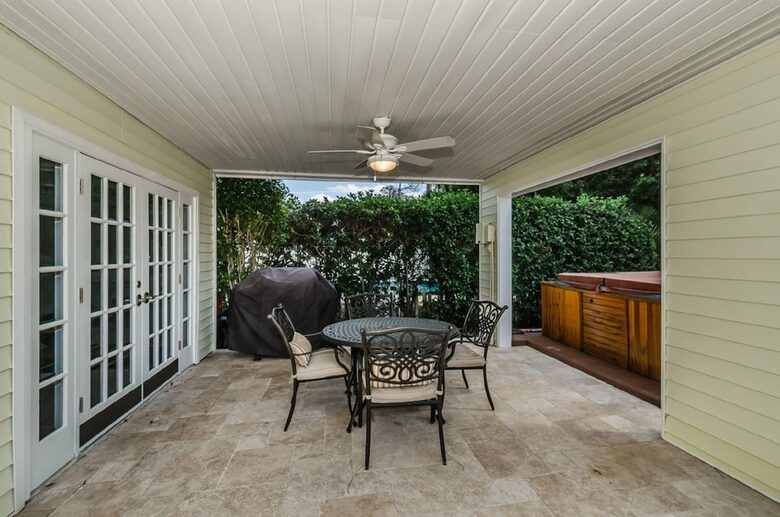 Elegant Palm Harbor Escape with Poolside Serenity - Palm Harbor, Florida
