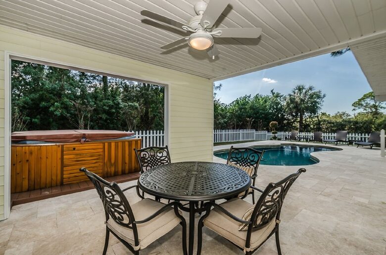 Elegant Palm Harbor Escape with Poolside Serenity - Palm Harbor, Florida