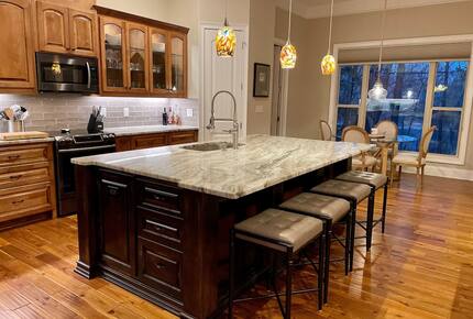 Elegant Lakefront Escape with Private Double Dock - Gainesville, Georgia