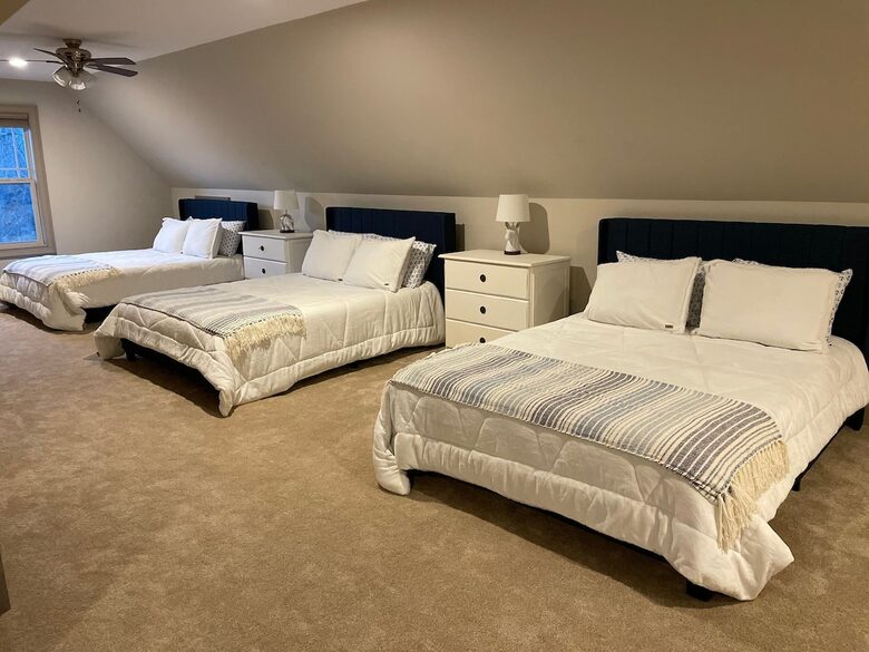 Elegant Lakefront Escape with Private Double Dock - Gainesville, Georgia