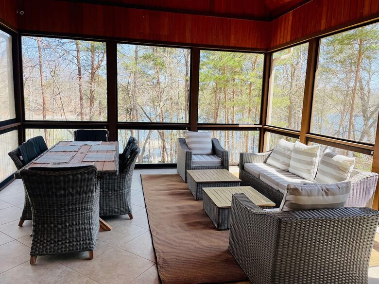 Elegant Lakefront Escape with Private Double Dock - Gainesville, Georgia