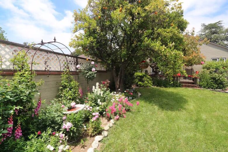 Pasadena English Cottage with Mountain Views - Pasadena, California