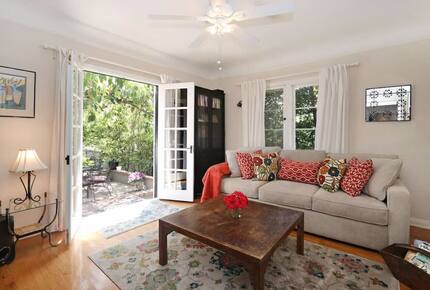 Pasadena English Cottage with Mountain Views - Pasadena, California