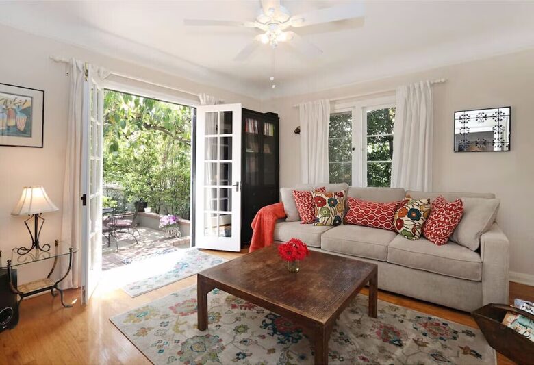 Pasadena English Cottage with Mountain Views - Pasadena, California