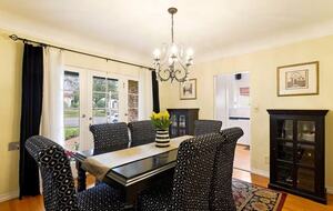 Pasadena English Cottage with Mountain Views - Pasadena, California