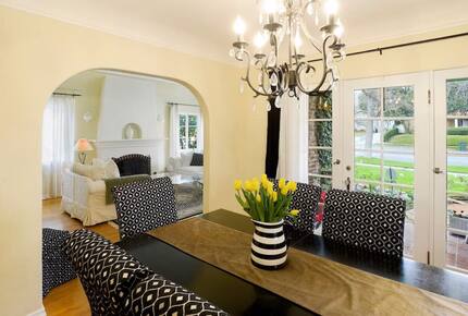 Pasadena English Cottage with Mountain Views - Pasadena, California