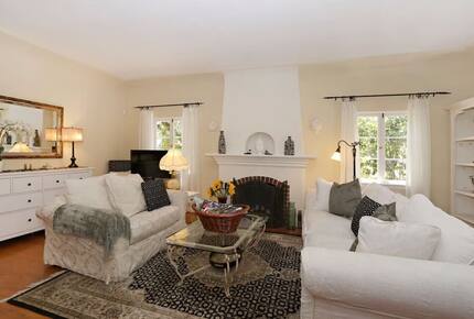 Pasadena English Cottage with Mountain Views - Pasadena, California