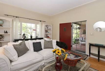 Pasadena English Cottage with Mountain Views - Pasadena, California