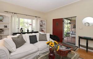 Pasadena English Cottage with Mountain Views - Pasadena, California