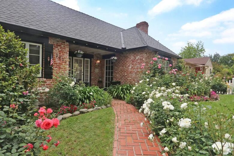 Pasadena English Cottage with Mountain Views - Pasadena, California