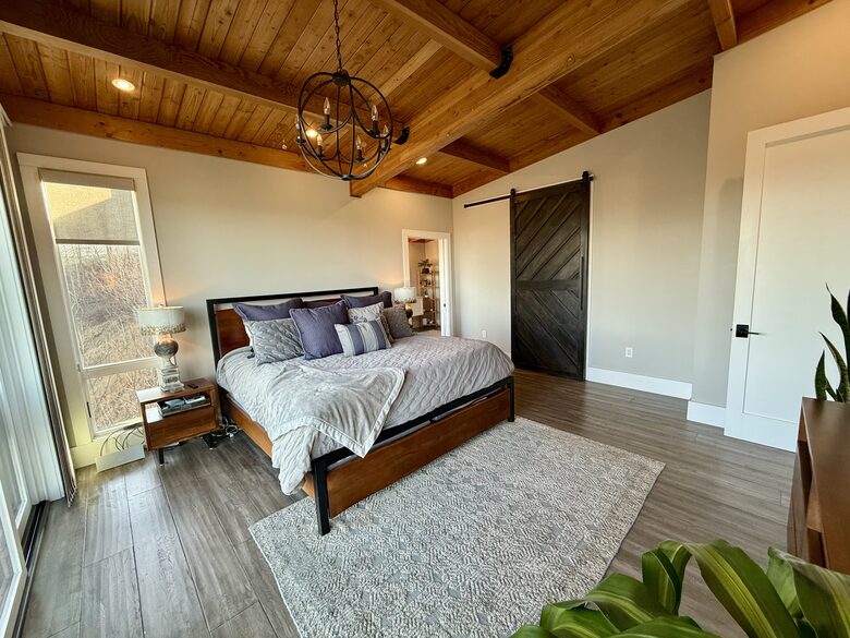 Master Bedroom - King - with large walk in closet
