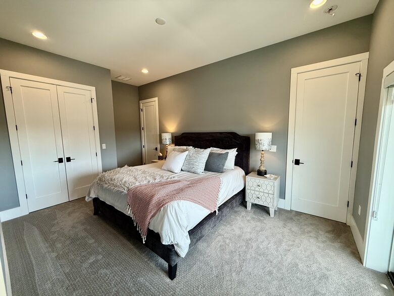 King Lower Level Bedroom - Jack and Jill Bath