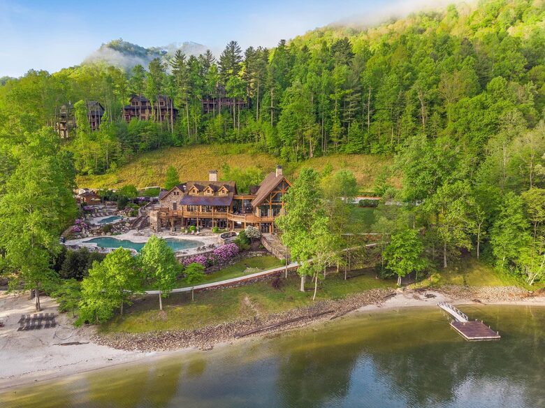Lake Club Full View