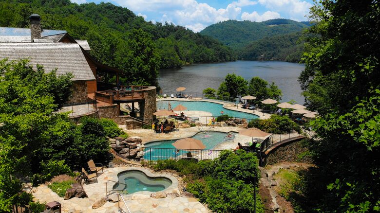Lake Club - Hot Tubs, Pools & Lake view
