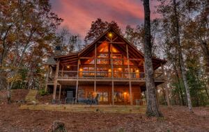 Elegant Blue Ridge Getaway with Outdoor Luxury & Game Room - Blue Ridge, Georgia