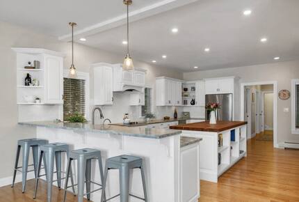 Lake Winnipesaukee Elegance | A Refined Waterfront Retreat - Gilford, New Hampshire