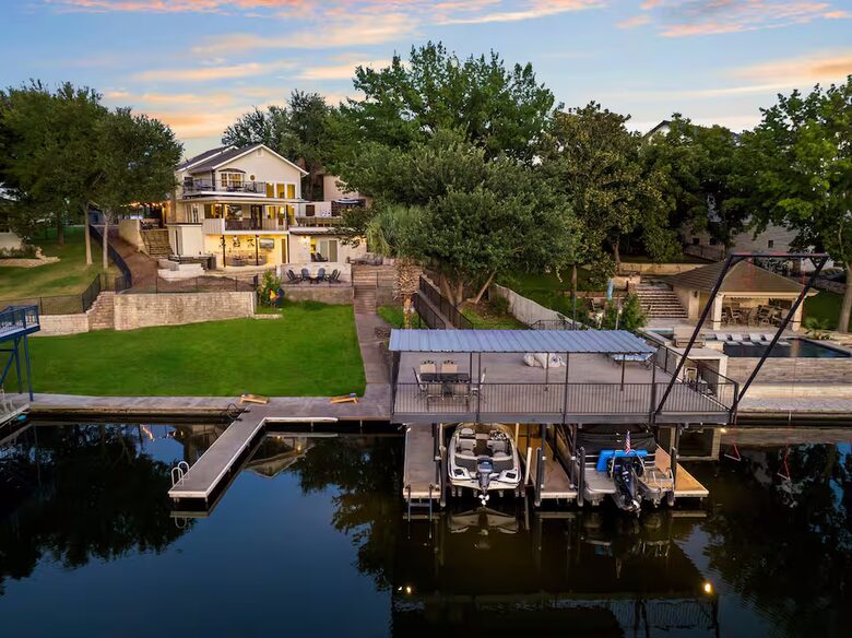 6BR Luxury Retreat on Lake LBJ - Burnet, Texas