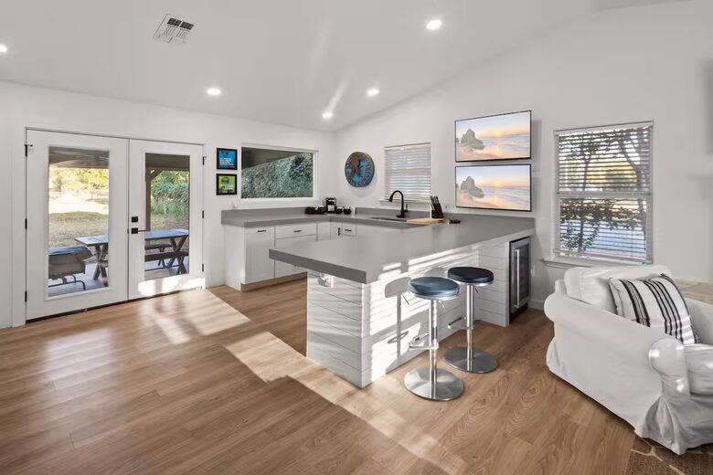 6BR Luxury Retreat on Lake LBJ - Burnet, Texas
