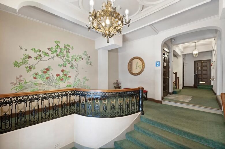 Contemporary Elegance in Union Square - San Francisco, California