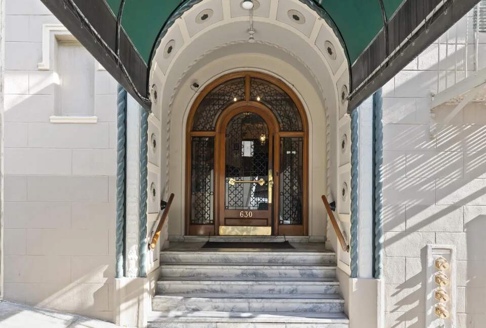 Contemporary Elegance in Union Square - San Francisco, California