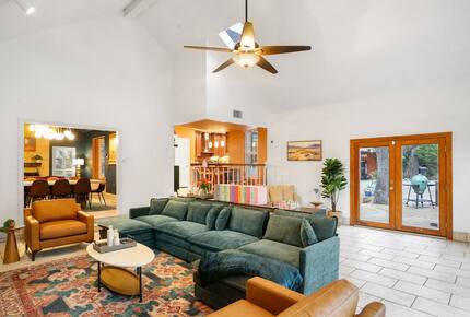 Castle Hills Escape | Spacious, Stylish & Made for Entertaining - San Antonio, Texas