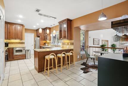 Castle Hills Escape | Spacious, Stylish & Made for Entertaining - San Antonio, Texas
