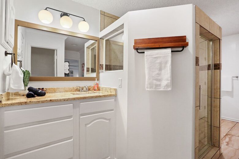 Castle Hills Escape | Spacious, Stylish & Made for Entertaining - San Antonio, Texas