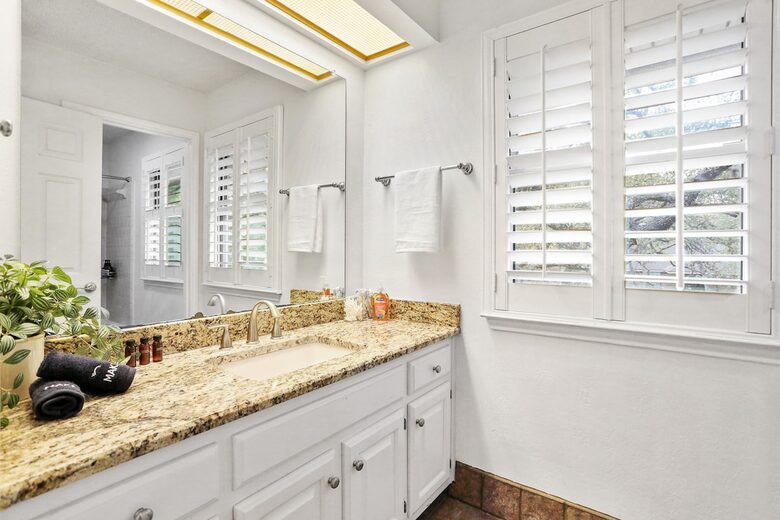 Castle Hills Escape | Spacious, Stylish & Made for Entertaining - San Antonio, Texas