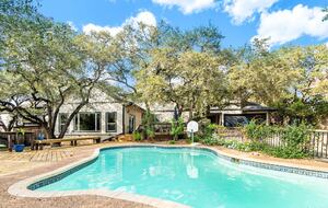 Castle Hills Escape | Spacious, Stylish & Made for Entertaining - San Antonio, Texas