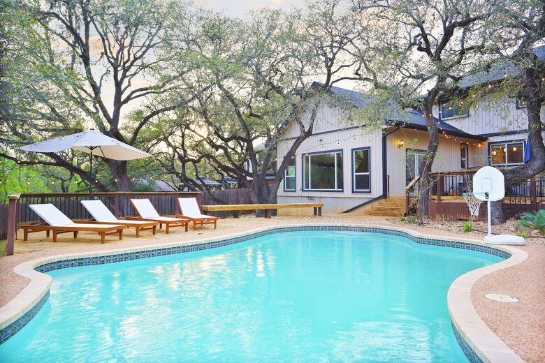 Castle Hills Escape | Spacious, Stylish & Made for Entertaining - San Antonio, Texas