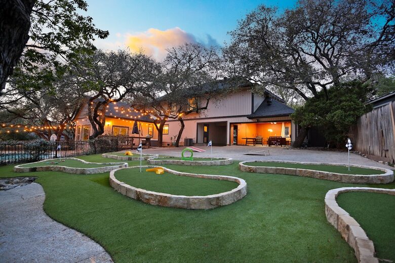 Castle Hills Escape | Spacious, Stylish & Made for Entertaining - San Antonio, Texas