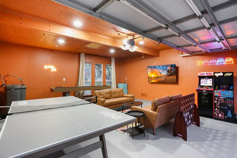 Castle Hills Escape | Spacious, Stylish & Made for Entertaining - San Antonio, Texas